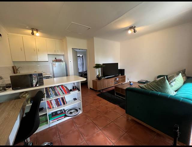 1 BEDROOM APARTMENT SOLD IN BRYANSTON